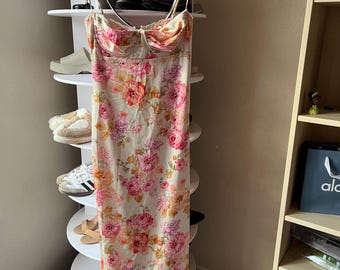 ハウス・オブ・CB ジョセフィーナ フローラルサテンスリップドレス（ピンク＆クリーム）