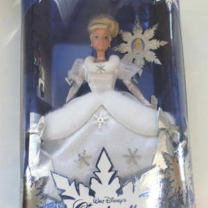 Vintage 1996 Walt Disney&#39;s Cinderella Holiday Princess Special Edition - First in a Series with Ornament