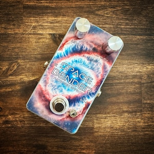 METEORIC EFFECTS Space Bender Fuzz (Tonebender MK1 Style Fuzz) Effect Pedal for Guitar and Bass