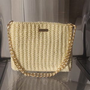Handgemachte Häkeltasche, süße Schulter / Tasche, Luxus Geldbörse, Geschenk für Frauen, hochwertiges Futter, Innentasche und goldene Perlenkette.