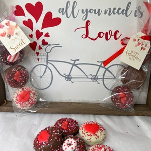 Chocolate Dipped Oreo for Valentines . Valentines Chocolate Oreo, Valentines favors for students and Teachers. Valentines gifts.
