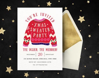 Puede incluir: Una tarjeta de invitación blanca con un diseño de suéter navideño rojo, rosa y verde. El texto de la tarjeta dice "Estás invitado" y "Fiesta de suéteres navideños". El texto también dice "Cuanto más feo, más divertido!" e incluye la fecha "20 de diciembre" y la hora "6pm inicio". La dirección es "151 Kings Road, Chelsea, SW3 8RH". La información de RSVP es "RSVP antes del: 10 de diciembre" y el número de teléfono es "A: 07796396760".