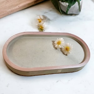 Beton tray . Oval jewelry dish . Concrete dish . Scandinavian decoration . Key tray