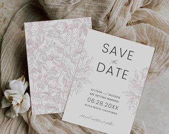 Puede incluir: Dos tarjetas de boda Save the Date. Una tarjeta presenta el texto "SAVE the DATE" y los detalles de la boda. La otra tarjeta tiene un estampado floral. Las tarjetas son de color gris claro con un diseño floral y texto en negro.