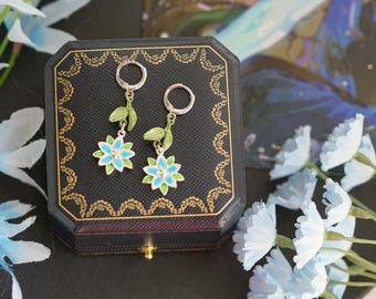 Glow in dark Silent Princess earrings ,LOZ Gamer Gift  Blue Flower Earrings Gift Twilight Princess Zelda Cosplay earrings anime earrings