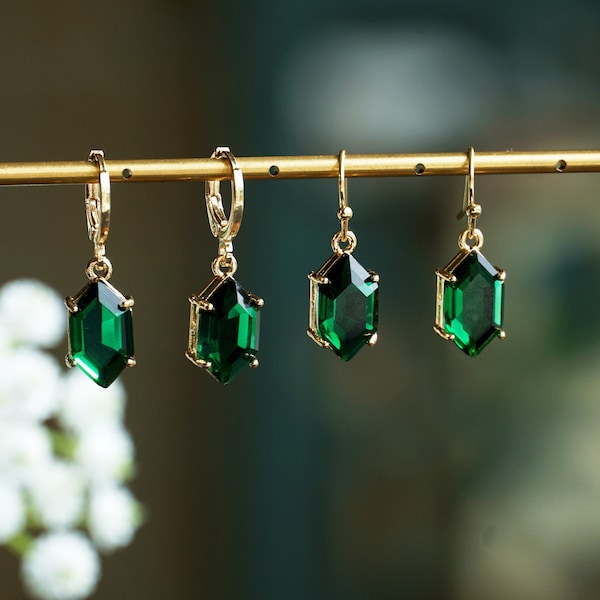 Pendiente de rupia, par de pendientes de Zelda, pendientes de rupia -Zelda pupee, pendientes de zirconia verde, regalo de Navidad, regalo para ella, pendientes de gemas verdes, clip