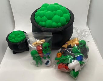 3D Printed Witch Cauldron: Halloween Decor with Mini Creatures