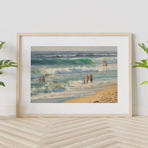 Puede incluir: Una pintura enmarcada de una escena de playa con personas nadando en el océano. La pintura está colocada contra una pared blanca con plantas verdes a cada lado. La pintura está titulada "Long Island, NY".