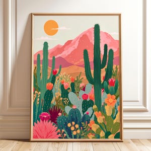 Può includere: Una stampa artistica incorniciata raffigurante un paesaggio desertico con cactus, montagne e un sole al tramonto. L'opera presenta una varietà di cactus nelle tonalità del verde, blu e rosa, con fiori arancioni e rossi. Lo sfondo include una catena montuosa rosa e un cielo dai toni caldi.