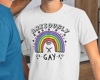 Ansiosamente, Gay. Camiseta LGBTQI+ Pride con Banderas, gay transgénero, pansexual, regalo para gays