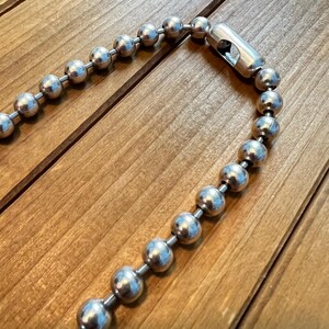UNOde50 Silver Plated Ball Bead Necklace, Key and Lock Pendant Bild 5