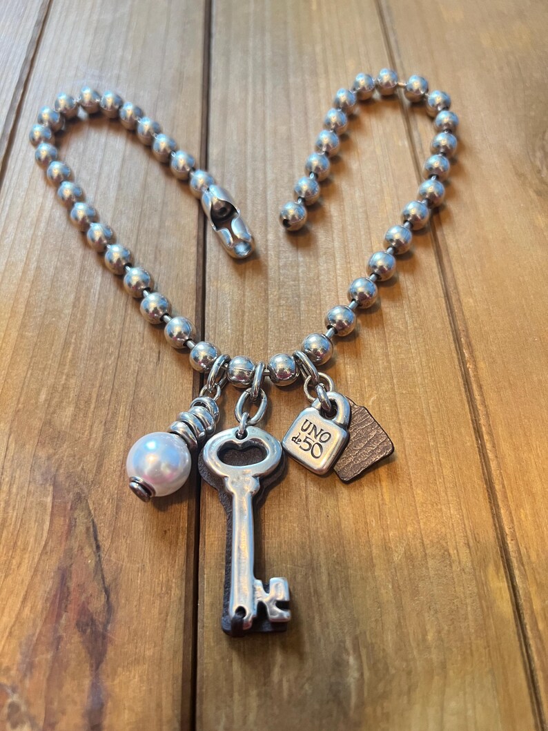 UNOde50 Silver Plated Ball Bead Necklace, Key and Lock Pendant Bild 3
