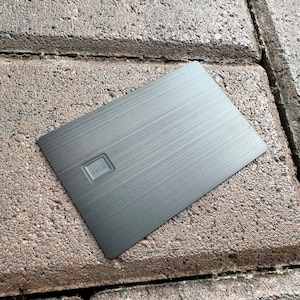 Zware ATM-kaart met magneetstrip EMV-chip Creditcard van zwart geborsteld metaal