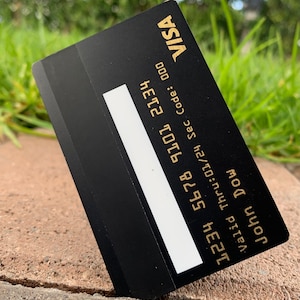 Converta seu cartão de débito de crédito de plástico em metal hoje Cartão de crédito de metal, chip EMV com listra magnética de metal cartão de luxo grátis design de maquete grátis