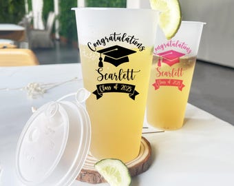 Benutzerdefinierte Abschluss-frosted Cups/Bulk Grad Party Cups/Unikat-Klasse von 2026 Andenken/Grad Party Favor für Gast/kundenspezifisches Trinkgeschirr für Graduierung