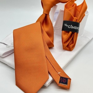 Orange Tie and Pocket Square Set: Elegant Men&#39;s Necktie