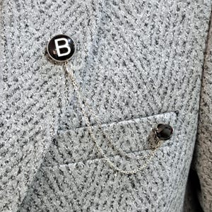 Broche de solapa de cadena personalizado, alfiler de cuello de chaqueta con letra personalizada, regalos para hombre, accesorio de joyería para hombre, regalo para padrinos de boda.
