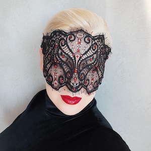 Black Lace Masquerade Mask with Red Rhinestones - Gothic Half Face Mask for Women, Burlesque Eye Mask, Costume Party, Carnival, Cosplay