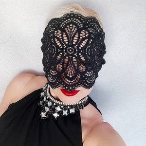 Rayna Alencon Lace Blindfold Venetian Eye Mask in black –