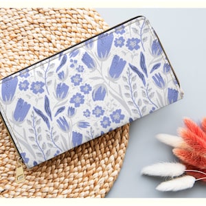 Pretty Blue Floral Pattern Coquette Aesthetic Zipper Wallet