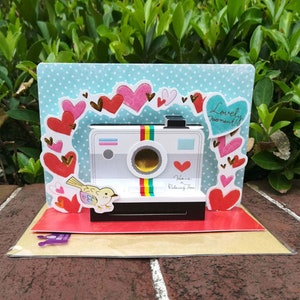 Biglietto di auguri per matrimonio con macchina fotografica d'epoca, biglietto pop-up 3D per sposi novelli