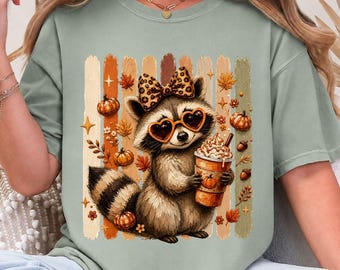 Adrette Pinselstrich Herbst Waschbär PNG, Coquette Herbst Kürbis Gewürz Latte Sublimation Design