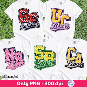 Pode incluir: Cinco camisetas brancas com letras de estilo universitário e padrões de bolinhas. Os designs incluem GF Bulldogs em vermelho, UR Bears em amarelo, NR Lions em rosa, SR Gators em verde e CA Lions em amarelo, todos com contornos escuros.