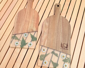 Personalized Dried Flower Charcuterie Board: Acacia Wood, Custom Engraved