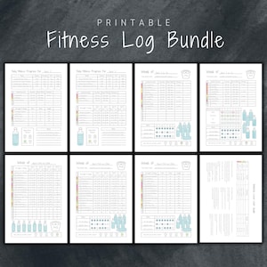 Op de afbeelding: Printbare fitness logbundel met acht pagina's. De pagina's zijn verdeeld in wekelijkse secties met kolommen voor het bijhouden van gewicht, waterinname, maaltijden en lichaamsbeweging. Elke pagina heeft een lichtblauwe achtergrond met een weegschaalpictogram en een waterflespictogram.