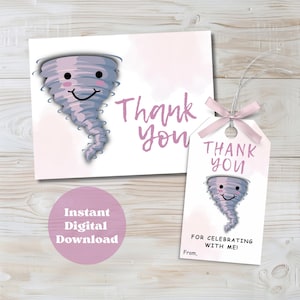 Op de afbeelding: Briefpapier met een grillige tornado-illustratie. Het ontwerp omvat een kaart en een label, beide met een lachende tornado en de woorden "Thank You". Een roze cirkel met de tekst "Instant Digital Download" is ook aanwezig.