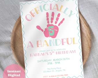Faire-part cinquième anniversaire fille modifiable officiellement une poignée d'invitations rose amusant anniversaire High Five imprimable téléchargement numérique instantané