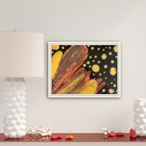 Impresión abstracta de pétalos amarillos y rojos. Arte original de "El camino a mi planeta". Póster del espacio exterior con impresión geclee.