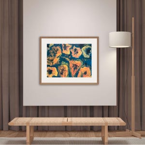 Póster de galaxia con flores abstractas amarillas. Imagen impresa a partir de arte original de flores de calabaza en el espacio exterior.
