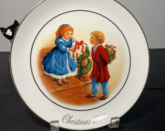 Piatto di Natale Avon Vintage 1984 che celebra la gioia del dono, rifiniture in oro 22 carati