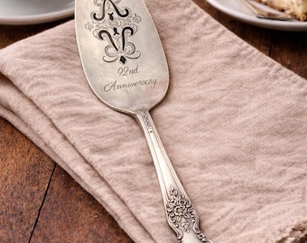 Servidor para pastel perforado con baño de plata del 92.º aniversario de Avon International Silver 1978