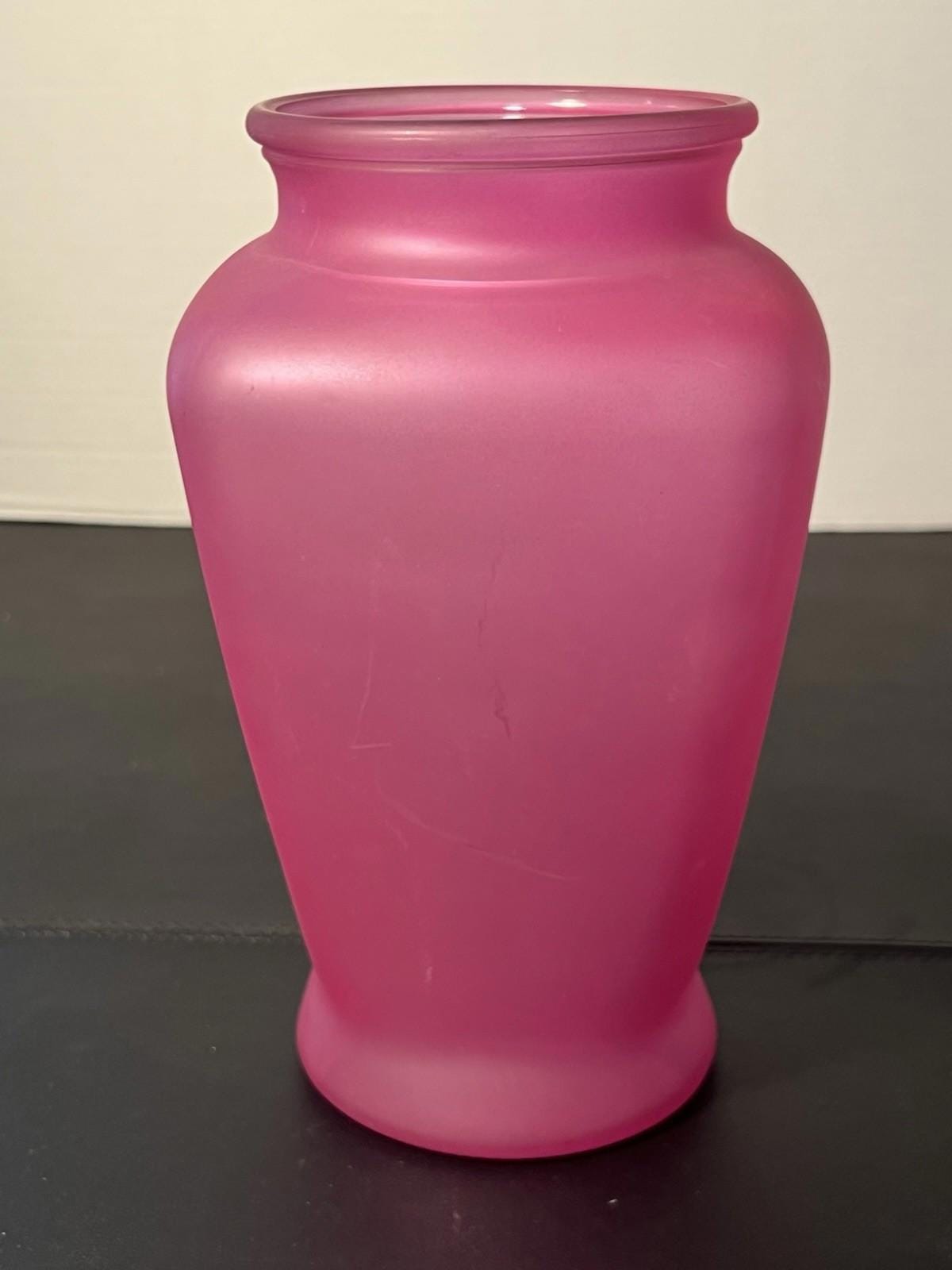 ビンテージ 花瓶 Dark Pink Satin Vase hora Vintage 1990s Amphora Urn Satin Frosted Fuchsia Hot Pink Vase, USA