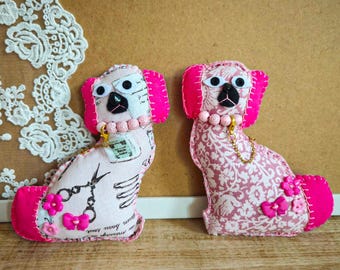 Rosa Textil Staffordshire Hunde Duo - Kitsch Mantel Dekor - Einzigartiges Geschenk für Hundeliebhaber