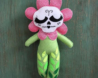 Sugar Skull Kunstpuppe - Handgemachte Gothic Textil-Skulptur