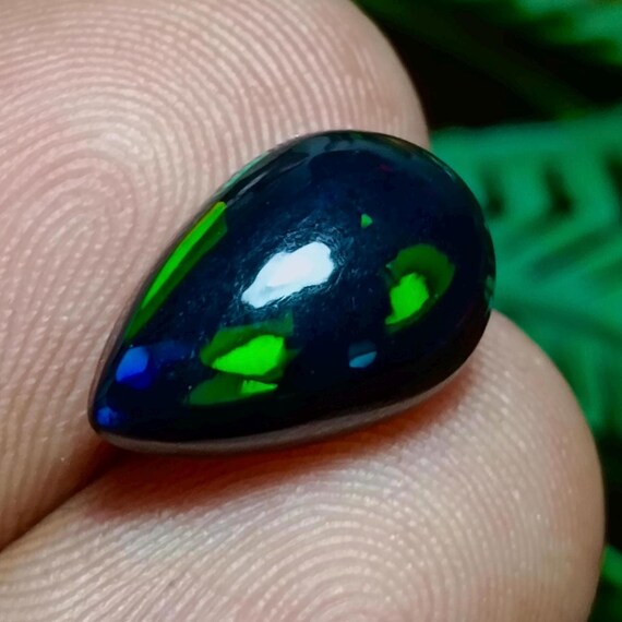 ハニカム ブラックオパール　エチオピア産 AAAハニカムブラックオパール：2.5カラットのペアシェイプのエチオピア