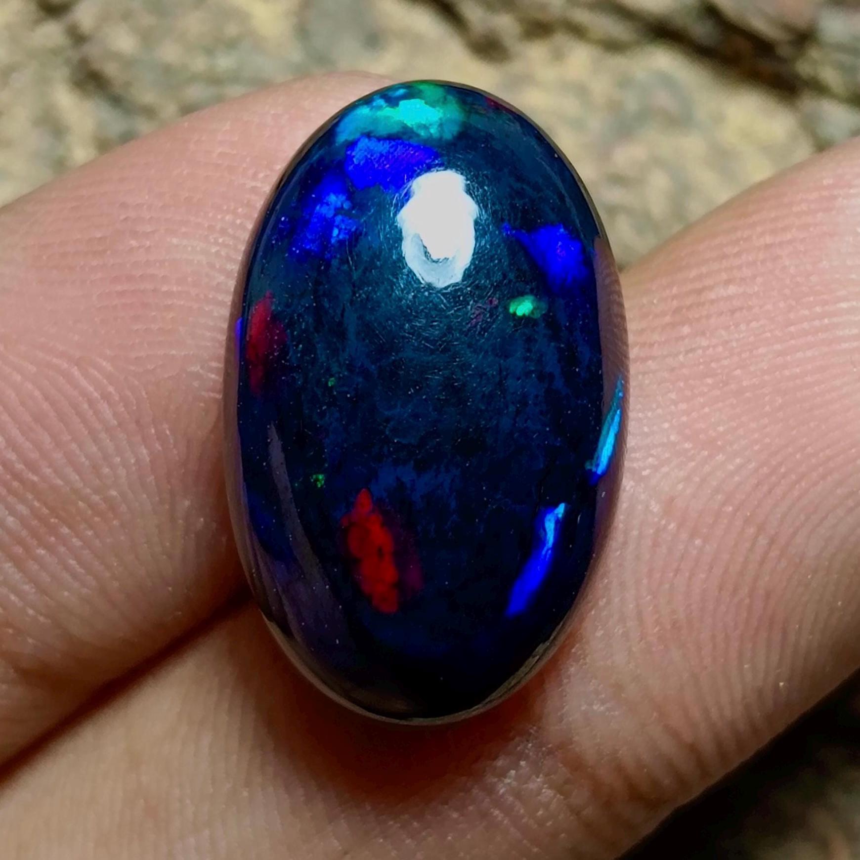 天然エチオピア産ブラックオパール：ハニカムオパール宝石、21 x 13 mm