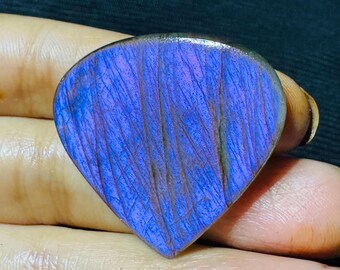 Atemberaubender AAA+++ Labradorit-Cabochon in Tropfenform mit schillerndem, violettem Feuer, Größe 33 x 36 x 5 mm, loser Edelstein zur Schmuckherstellung