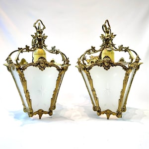 Paar Antike Laterne Pendellampe, antiker elektrischer Kronleuchter, feines Messing und Glas, antike französische Lampe, Sammlerstück aus dem frühen 20