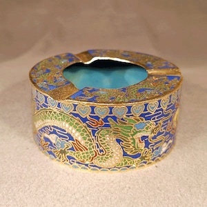 Antique Chinese cloisonné ashtray decorated with two dragons