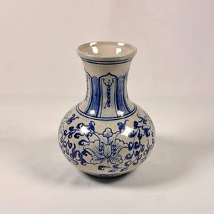 Antique Chinese Porcelain Blue and White Vase Marked Double Ring.
