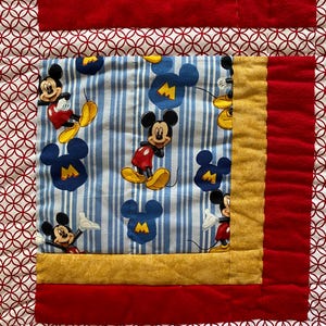 Vintage Handmade Disney MICKEY MOUSE Baby Toddler Quilt Blanket Comforter 57x46 Inches imagem 4