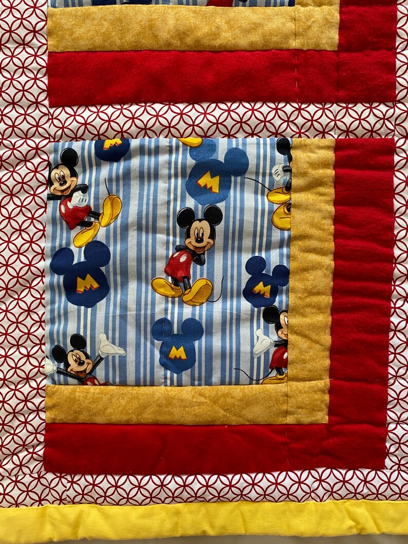 Vintage Handmade Disney MICKEY MOUSE Baby Toddler Quilt Blanket Comforter 57x46 Inches imagem 4