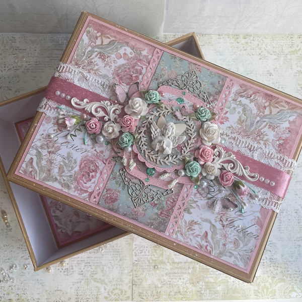 Boîte à bijoux shabby chic éthérée avec motifs d'anges et bordure en ruban/Coffret cadeau décoratif exclusif fait main en rose pastel/