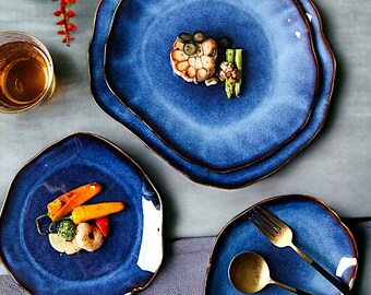 Assiette japonaise en céramique bleue oeil de chat | Plat artistique irrégulier pour une salle à manger et une cuisine élégantes | Parfait pour la maison, l'hôtel, la gastronomie