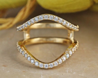 Anillo de moissanita Aggie / Anillo de boda con realce de diamantes / Anillo protector envolvente realzador de oro amarillo macizo de 14 quilates / Anillo de compromiso de moissanita de corte redondo