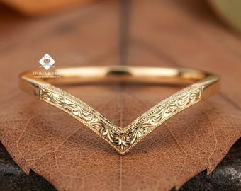 Antique Engraved Wedding Band, Leaf Inspired Chevron Vintage Band, 14K Gold Milgrain Set Band for Her, Dainty Eternity Stacking V Shape Band